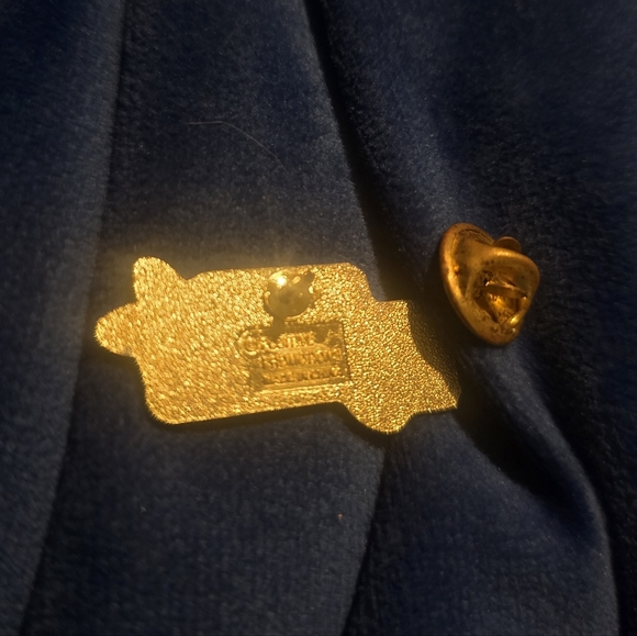 'I Make a Difference' Pin - Picture 2 of 2